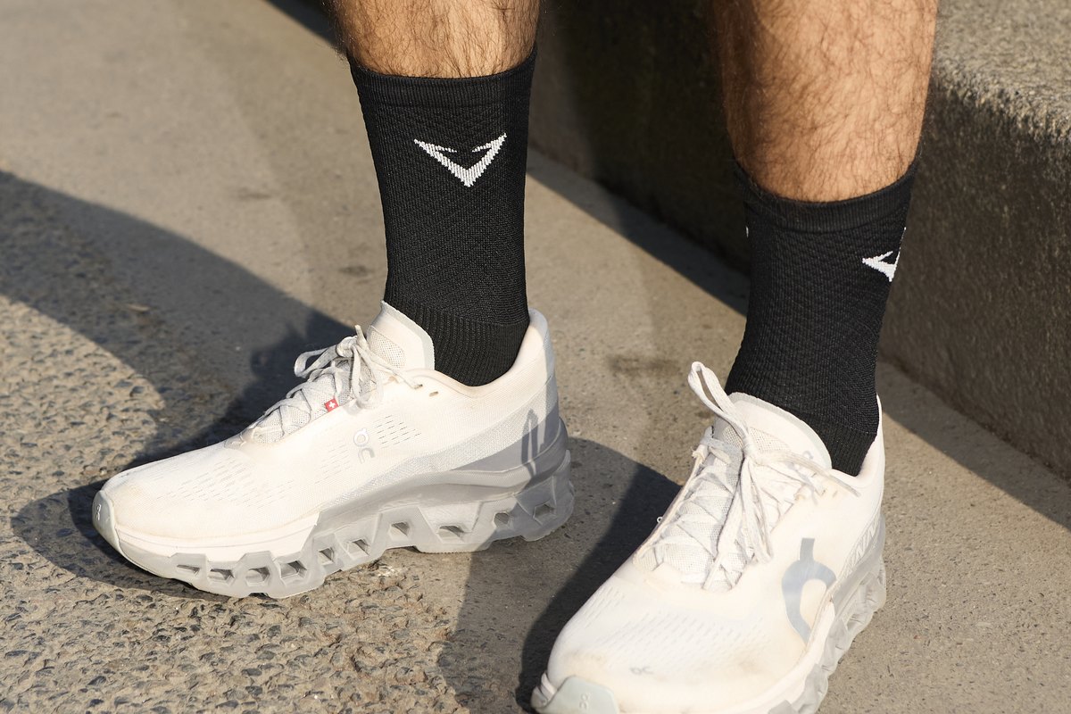 Grip Sock Size Guide: How to Pick S, M or L