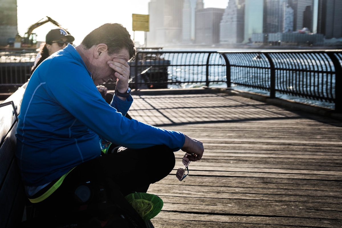 Surviving the "15km Wall" in Singapore: Why Your Feet Give Up Before Your Lungs.